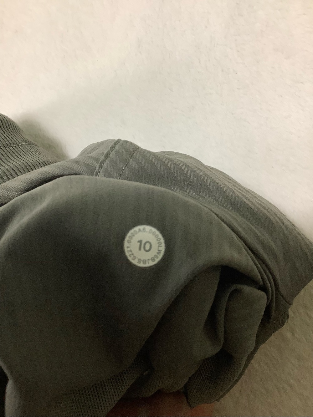 Lululemon Beyond the Studio Crop Sz 10 Grey Sage (First Release) - Picture 4 of 10